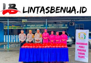 Aksi Sosial Dibulan Suci Ramadhan, Kapolres Palopo Membagikan Ta’jil Kepada Masyarakat