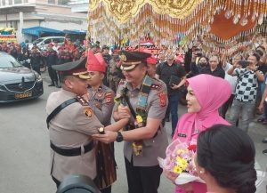 Kapolres Baru Disambut Meriah dengan Tradisi Pedang Pora