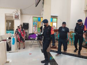 Kapolres Gowa Pimpin Sterilisasi dan Pemantauan Ibadah Jumat Agung di Gereja 