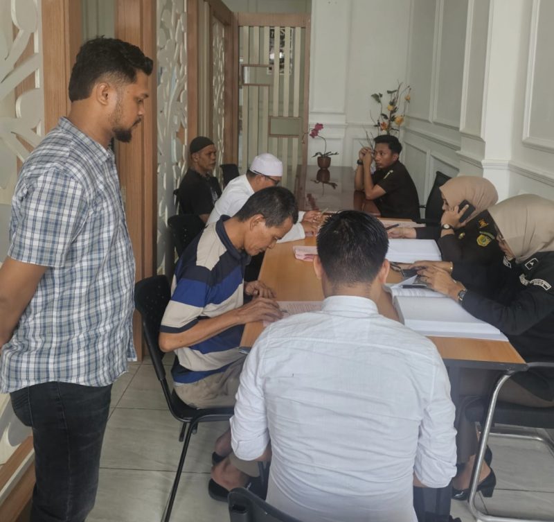 Polres Gowa Serahkan Tiga Tersangka dan Puluhan Barang Bukti Kasus Uang Palsu ke Kejaksaan Negeri Gowa