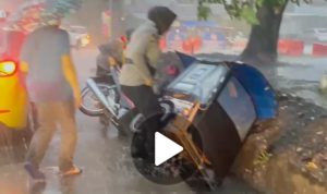 Patut Diapresiasi, Polwan Polres Gowa Sigap Bantu Pengendara Bentor yang Terjerembab ke Saluran Air