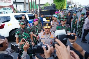 Pangdam XIV/Hsn Hadiri Apel Siaga Peringatan Hari Buruh Internasional di Kota Makassar dan Vicon Bersama Panglima TNI