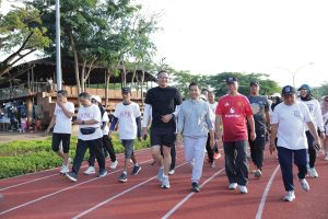 Kapolres Gowa Silaturahmi dengan Komunitas Pejalan Kaki Sambil Olahraga Pagi dan Ngopi Bareng