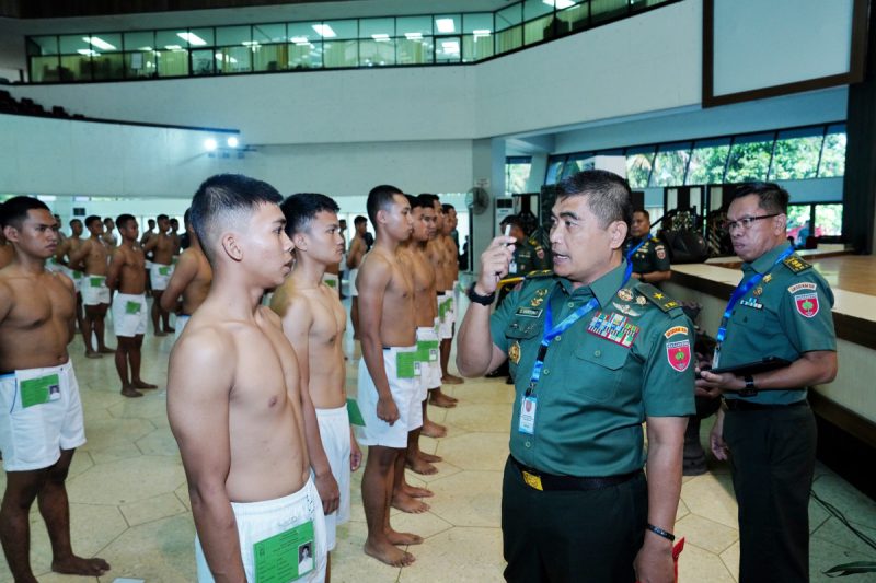 Kasdam XIV/Hsn Pimpin Sidang Parade Calon Bintara PK TNI AD TA. 2025 Panda Makassar*